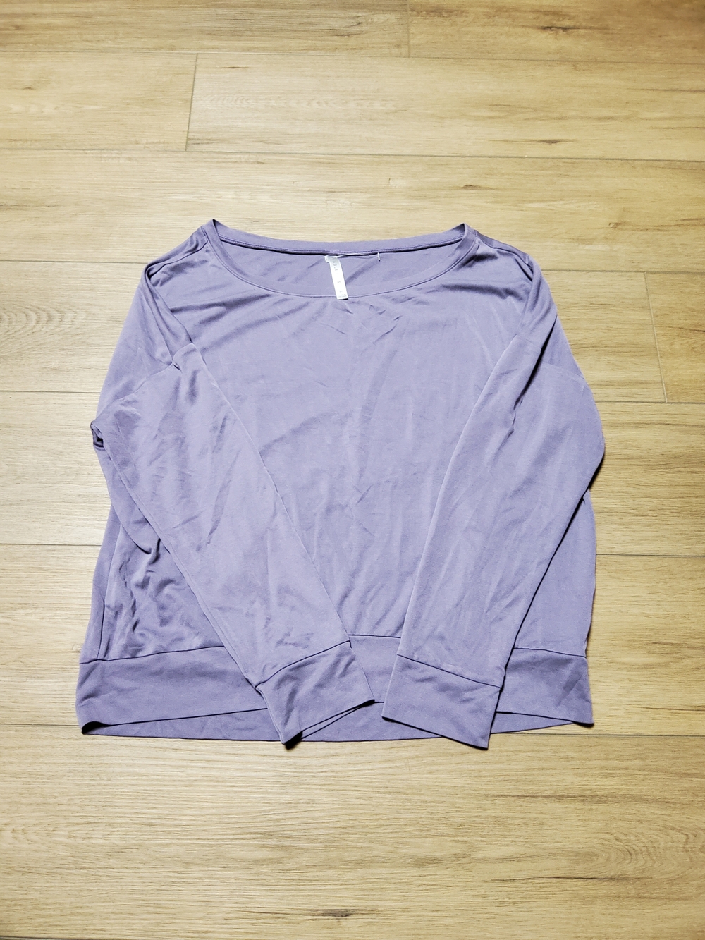 Fabletics Lavender Workout Lightweight Long-Sleeve Scoop Neck Top